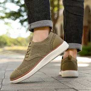 Ademende heren wandelschoenen in legergroen met mesh bovenwerk in casual oxford stijl