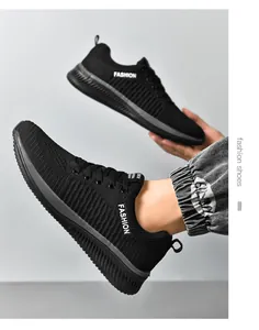 Vue détaillée de ces baskets de course noires respirantes pour hommes avec lacets