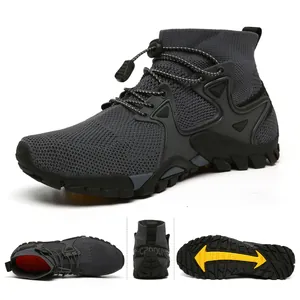 Viste dettagliate delle scarpe da trekking alte grigio scuro con tomaia in mesh