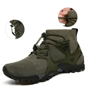 Dettaglio scarpa trekking verde militare con lacci rapidi e suola robusta