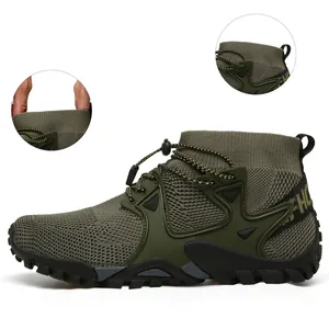 Dettaglio di scarpa da trekking verde oliva con colletto elastico e tomaia mesh