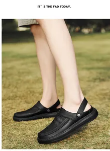 Vue détaillée de sandales noires pour hommes à bout fermé et design en maille ajourée
