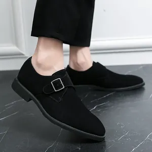 Stilvolle schwarze Wildleder-Monk-Schuhe für Herren mit spitzer Zehenpartie und Schnalle