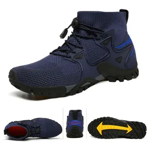 Scarpe da trekking alte blu con tomaia in mesh e suola a trazione gialla vista