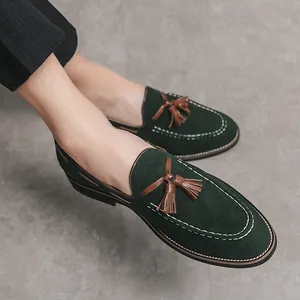 Mocassins classiques en daim vert foncé pour hommes avec glands marron et surpiqûres