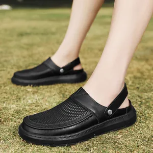 Atmungsaktive schwarze Herren-Sandalen mit geschlossener Spitze für den Sommer.