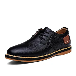 Professionelle schwarze Herren Business-Schuhe aus genarbtem Leder mit Schnürung.