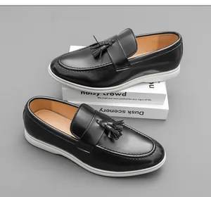 Mocassins à glands en cuir noir business casual avec semelle blanche