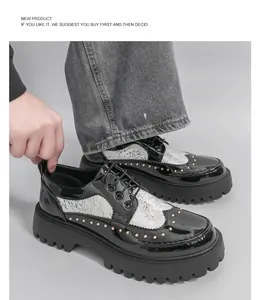 Detailaufnahme von Herren-Brogue-Schuhen aus Leder mit Plateausohle und Nieten