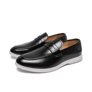 Mocassins en cuir noir classiques pour hommes avec semelles en caoutchouc blanc