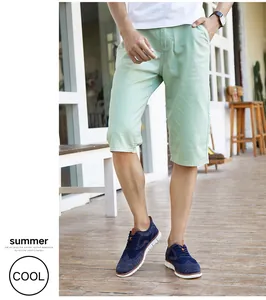Vue détaillée des chaussures brogues en tricot bleu marine pour hommes au style urbain