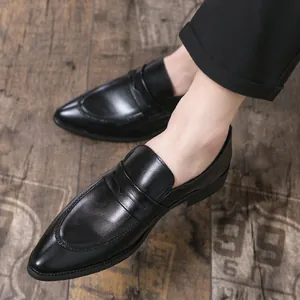 Klassische elegante schwarze Herren-Leder-Loafers mit spitzer Zehenpartie für Business-Mode