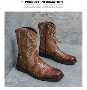 Detailweergave van bruine cowboylaarzen met borduurwerk en krokodillenleer textuur