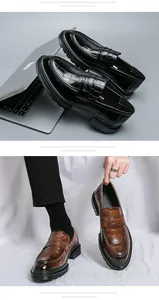 Stijlvolle heren loafers van leer met krokodillenprint en een dikke rubberen zool