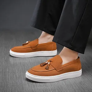 Herren Mattiertes Wildleder Loafer Stilvolle Quasten Slip On Design Schuhe Langlebige Gummisohle Britischer Business Casual Stil
