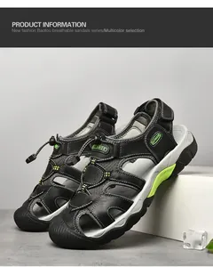 Detalle de sandalias de cuero genuino negro para exteriores con diseño cerrado y fresco.