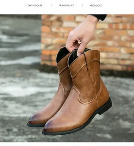 Gros plan sur des bottes de cow-boy occidentales marron à bout pointu