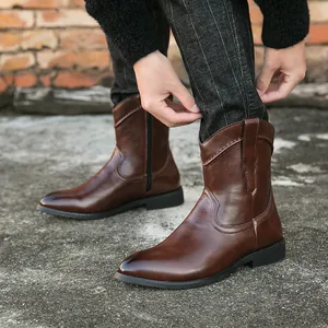 Bottes de cowboy western classiques pour hommes avec un bout pointu en cuir marron