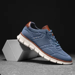 Vue latérale détaillée des baskets décontractées en maille bleue à semelle blanche