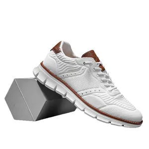 Baskets blanches en maille fly-knit avec semelle souple pour un confort respirant