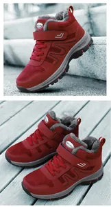Details roter hoher Winter-Wanderschuhe mit warmem Kunstfellfutter und Klettverschluss.