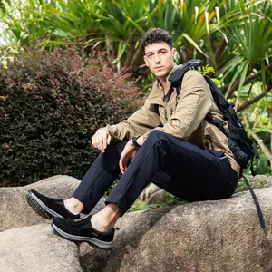 Men's waterproof non-slip outdoor sneakers for casual and work wear outdoors on rocks