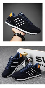 Vista detallada de las zapatillas transpirables azul marino para hombre con rayas