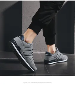 Vista detallada de zapatillas de running grises ligeras para hombre con suela cómoda