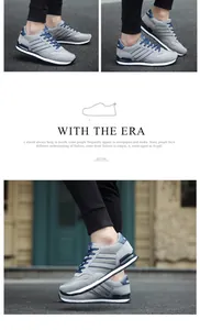 Vista detallada de zapatillas de correr de malla gris para hombre con rayas azules.