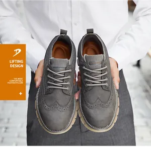 Detailansicht grauer Herren-Freizeitschuhe für den Außenbereich mit dicker Sohle