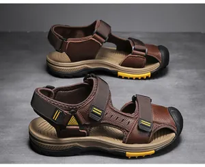 Sandalias de senderismo marrones para hombre con puntera cerrada y correas de velcro