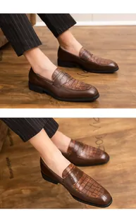 Detailweergave van de bruine herenleren loafers met reliëf van krokodillenpatroon