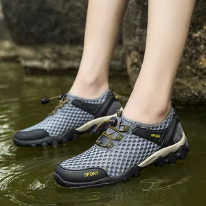 Chaussures de randonnée d'extérieur en maille respirante pour hommes dans l'eau
