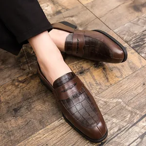 Mocassins classiques en cuir marron pour hommes avec texture gaufrée crocodile