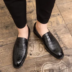 Mocassins en cuir pour hommes avec motif crocodile noir pour tenue décontractée ou chic