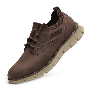 Detaillierte Seitenansicht dunkelbrauner Outdoor-Sneaker für Herren mit dicker Sohle