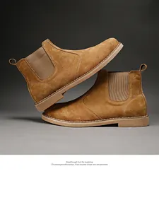 Detailansicht der kamelbraunen Chelsea-Boots aus Wildleder für Herren