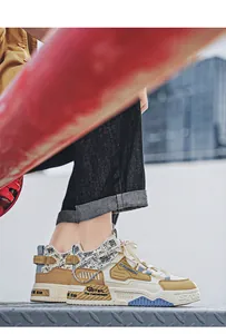 Vue détaillée de baskets montantes beiges tendance avec imprimés graffiti d'art
