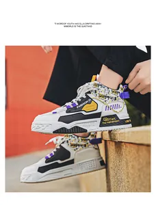 Vue détaillée des baskets montantes tendance avec motifs de BD et accents jaunes