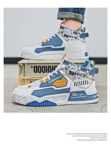 Vue détaillée de baskets montantes bleues et blanches avec imprimés graphiques