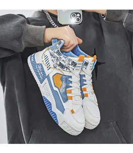 Baskets montantes tendance avec un design colorblock bleu et blanc élégant pour hommes