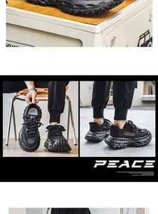 Dettaglio ravvicinato di sneaker in mesh nero traspirante con suola platform a trama di pneumatico