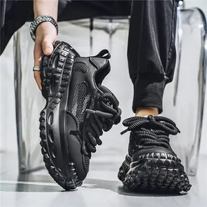 Eleganti sneakers chunky in mesh nero traspirante da uomo con suole spesse a pneumatico