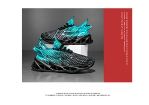 Gros plan de chaussures de course en maille respirante avec semelles amortissantes
