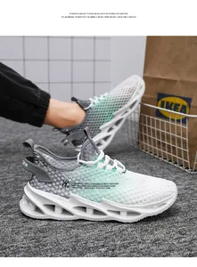 Gros plan sur la tige en maille respirante avec dégradé vert menthe sur chaussures homme
