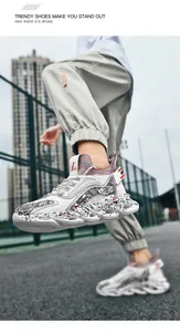 Moderne weiße Blade-Sneaker für Herren mit kühnen Mustern und dicken, gedämpften Sohlen