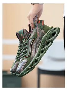 Nahaufnahme grüner Blade-Sohle Sneaker mit atmungsaktivem Mesh und dynamischen Mustern