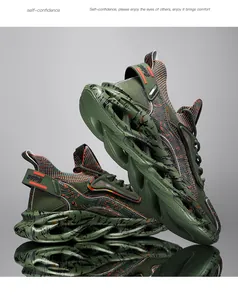 Detailansicht der olivgrünen Blade-Sneaker mit dicker Marmorsohle und Mesh-Obermaterial.