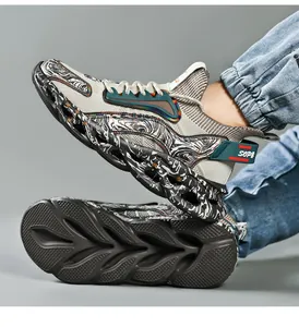 Detailansicht der Herren-Blade-Sneaker mit Marmormuster und robuster Gummisohle