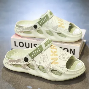 Hellgrüne Badeschuhe für Herren mit dicker Sohle und lässigem Sportdesign